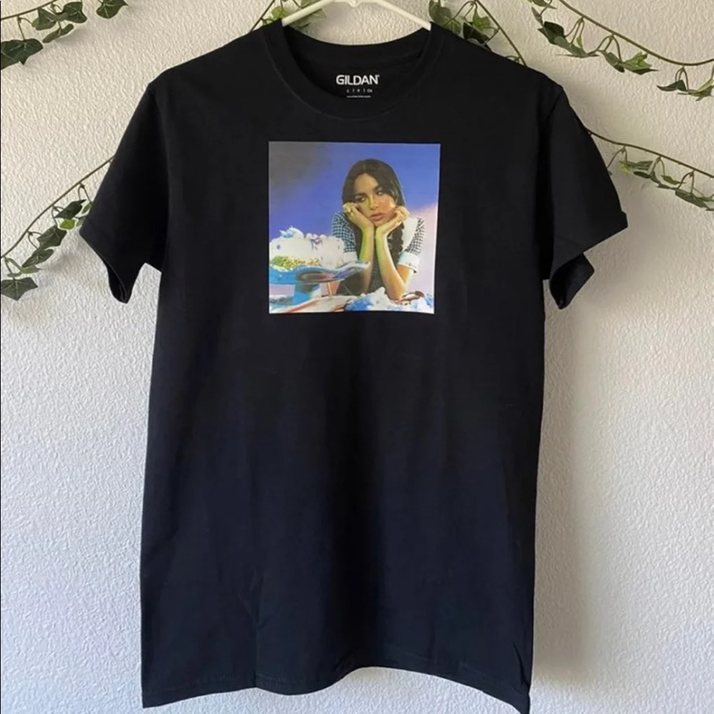 olivia rodrigo sour t-shirt